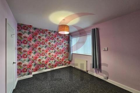 3 bedroom end of terrace house to rent, Blissett Road, Leicester LE3