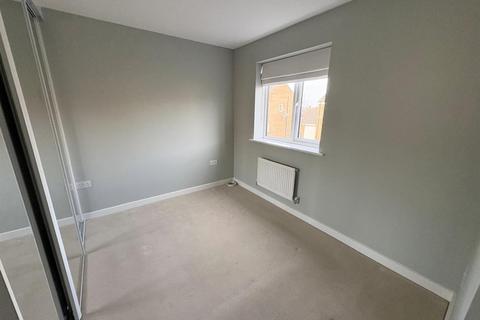 3 bedroom end of terrace house to rent, Saxonbury Way, Peterborough