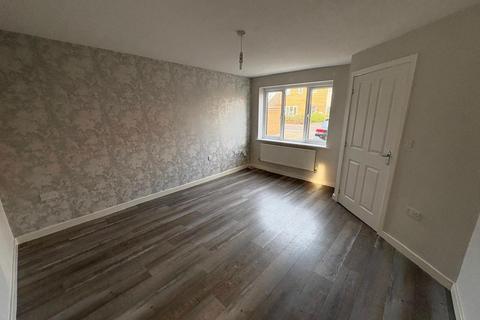 3 bedroom end of terrace house to rent, Saxonbury Way, Peterborough