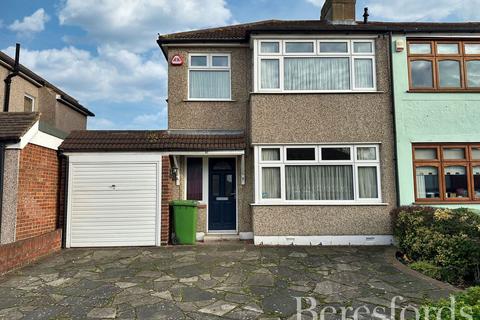 Saunton Road, Hornchurch, RM12