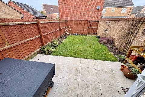 3 bedroom semi-detached house to rent, Pintail Gardens, Hampton Vale, Peterborough