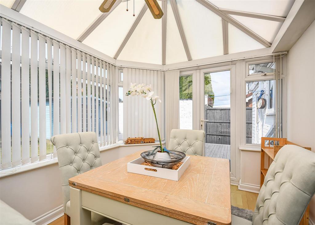 3 Chapel Close-Conservatory.jpg