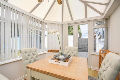 3 Chapel Close, Wombourne, Wolverhampton, WV5 0DA