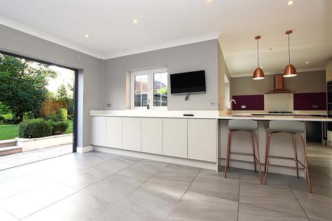 58b Cross Road, Tadworth, KT20 5ST