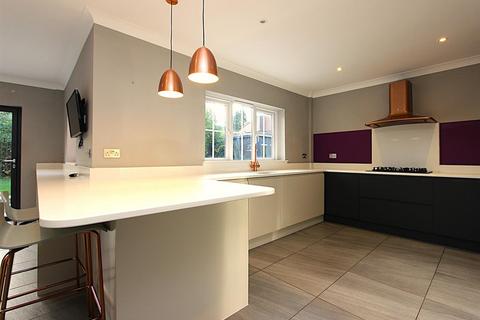 58b Cross Road, Tadworth, KT20 5ST