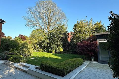 58b Cross Road, Tadworth, KT20 5ST