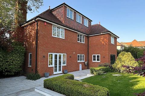 58b Cross Road, Tadworth, KT20 5ST