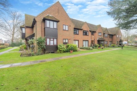 2 bedroom ground floor flat for sale, The Burren, Tudor Park, Amersham