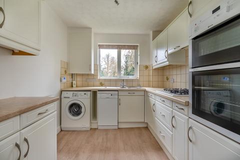 2 bedroom ground floor flat for sale, The Burren, Tudor Park, Amersham