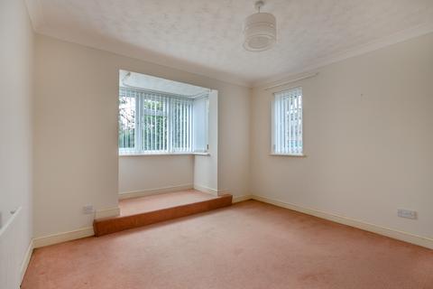 2 bedroom ground floor flat for sale, The Burren, Tudor Park, Amersham