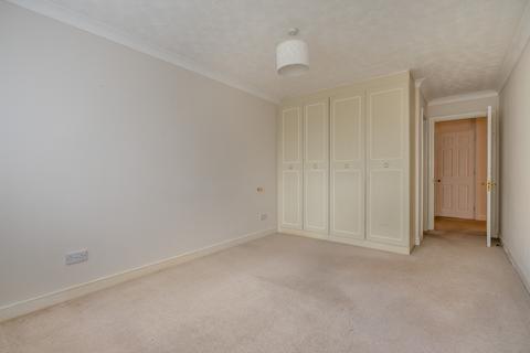 2 bedroom ground floor flat for sale, The Burren, Tudor Park, Amersham