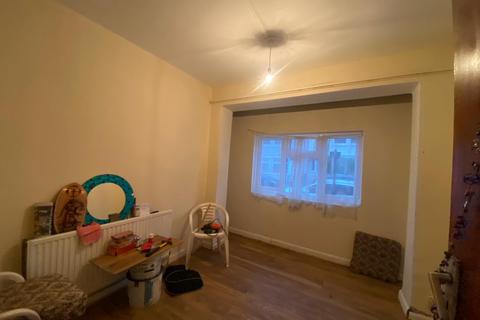 4 bedroom terraced house to rent, Elsenham Road, London E12