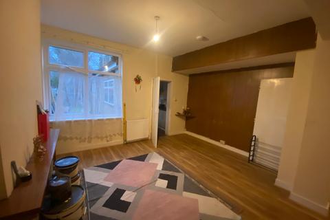 4 bedroom terraced house to rent, Elsenham Road, London E12