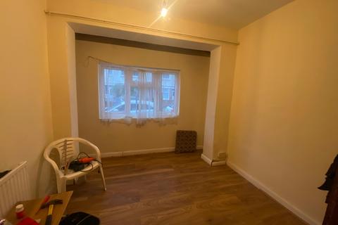 4 bedroom terraced house to rent, Elsenham Road, London E12