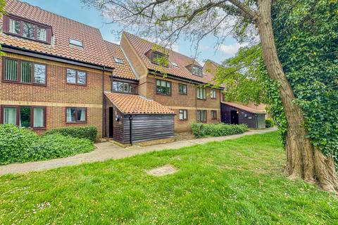 37 Armstrong Close, Newmarket, CB8 8HD