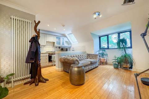 37 Armstrong Close, Newmarket, CB8 8HD