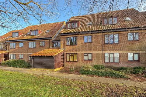 37 Armstrong Close, Newmarket, CB8 8HD