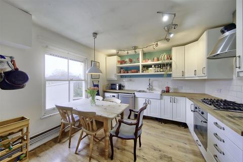 76d Wiltshire Road, London, SW9 7NH
