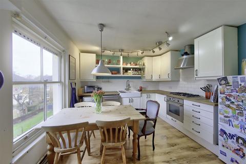 76d Wiltshire Road, London, SW9 7NH