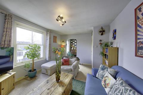 76d Wiltshire Road, London, SW9 7NH
