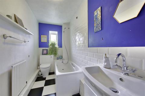 76d Wiltshire Road, London, SW9 7NH