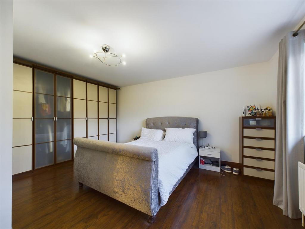 Bed 1.jpg