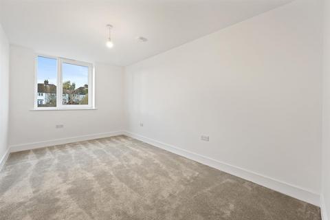 2 bedroom flat to rent, St. Albans Road, Watford WD24