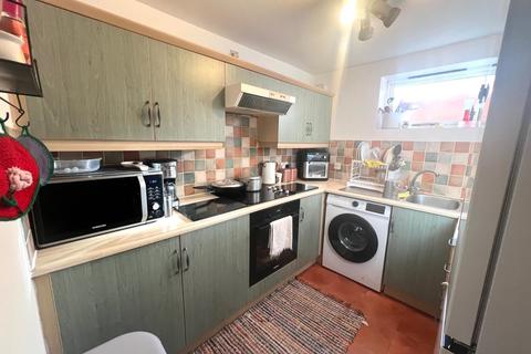 2 bedroom ground floor flat to rent, Flat 8 The Windings, Chesterfield Street, Carlton, Nottingham, NG4 1EF