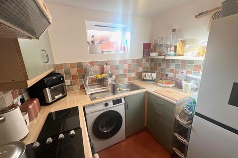 2 bedroom ground floor flat to rent, Flat 8 The Windings, Chesterfield Street, Carlton, Nottingham, NG4 1EF