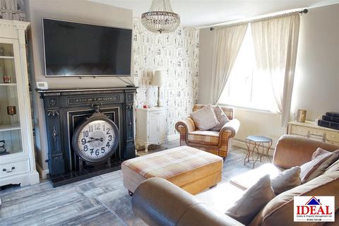 13 Caxton Road, Woodlands, Doncaster, DN6 7SL