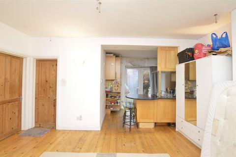 2 bedroom maisonette for sale, Bacon Lane, London NW9