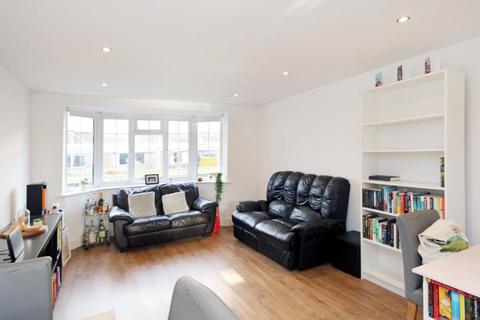 2 bedroom apartment to rent, Toby Way, Surbiton KT5