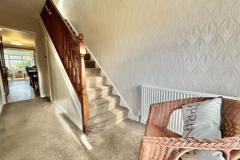 21 Robin Close, Bradford, BD2 2EZ