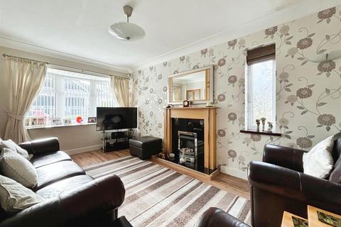 21 Robin Close, Bradford, BD2 2EZ