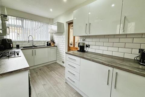 21 Robin Close, Bradford, BD2 2EZ