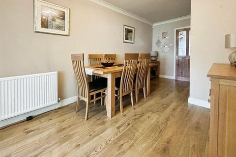 21 Robin Close, Bradford, BD2 2EZ