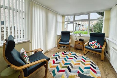 21 Robin Close, Bradford, BD2 2EZ