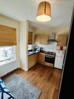 Studio to rent, West Green Road, N15 5AA