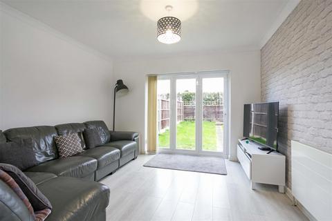 2 bedroom maisonette for sale, Derwent Drive, Burnham