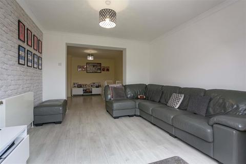 2 bedroom maisonette for sale, Derwent Drive, Burnham