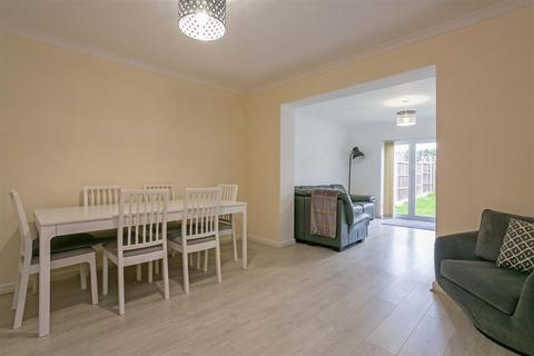 2 bedroom maisonette for sale, Derwent Drive, Burnham