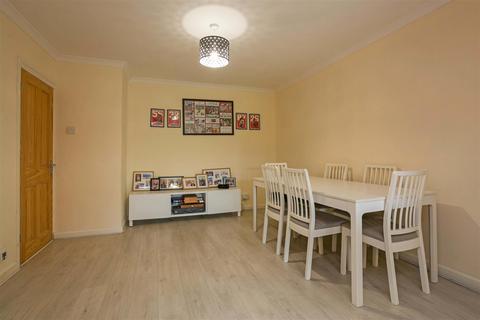 2 bedroom maisonette for sale, Derwent Drive, Burnham