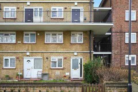 2 bedroom maisonette for sale, West Close, London N9