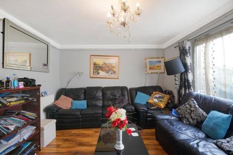 2 bedroom maisonette for sale, West Close, London N9