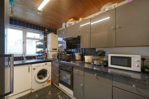 2 bedroom maisonette for sale, West Close, London N9