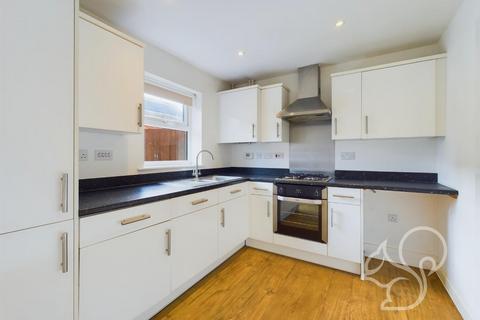 3 bedroom townhouse to rent, St. Leonards Road, Colchester