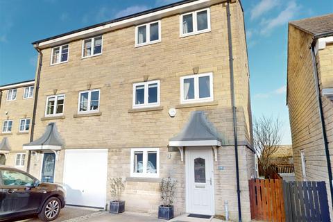 4 bedroom townhouse for sale, Highcliffe Court, Shelf, Halifax