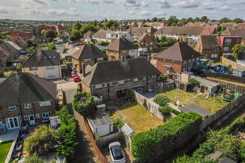 4 bedroom semi-detached house for sale, Bristol Road, Gravesend