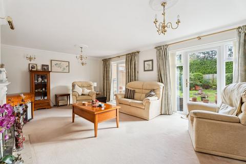 3 bedroom terraced house for sale, Dove Court, Beaconsfield, HP9