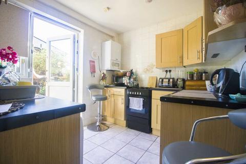 2 bedroom terraced house to rent, Neasham Road, Dagenham, RM8